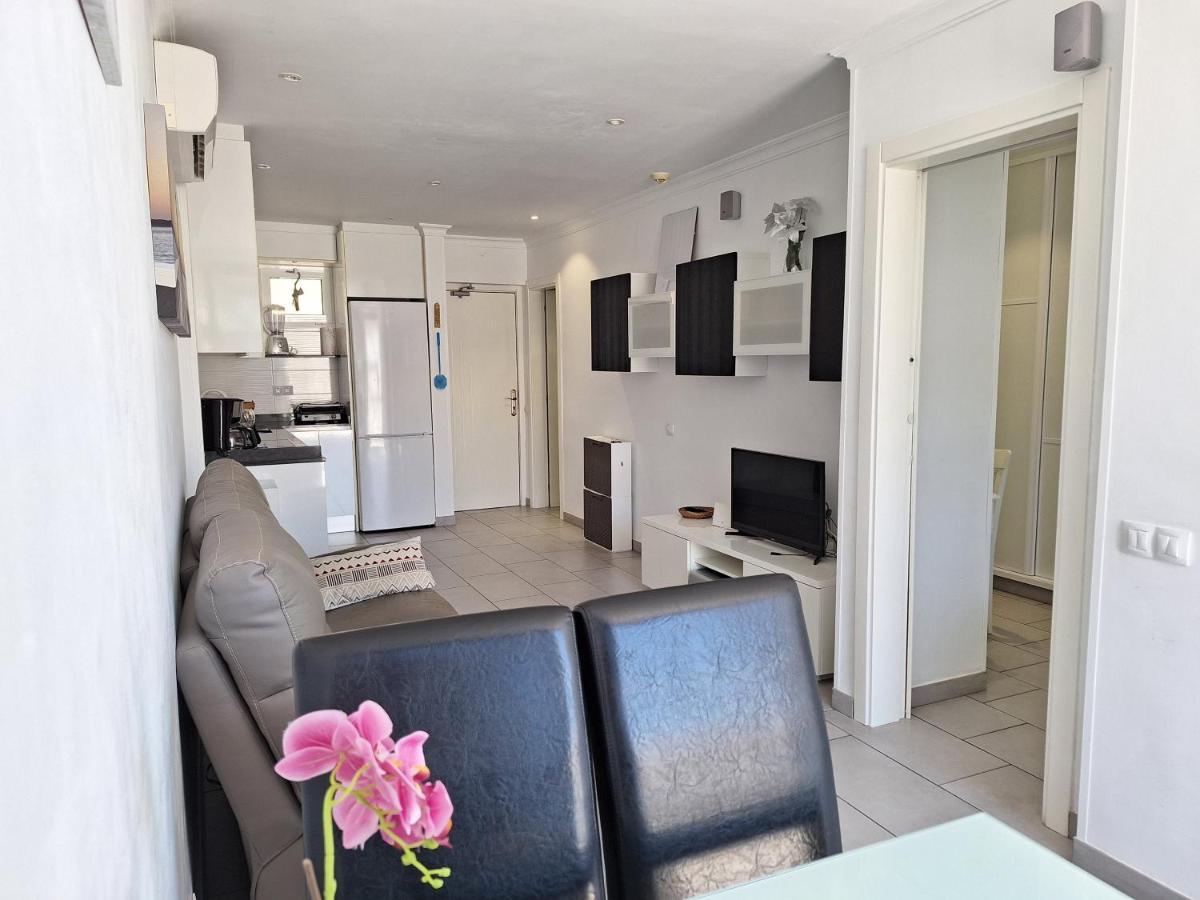 Solaris - Refurbished, Top Floor, Sea Views Puerto Rico  Esterno foto