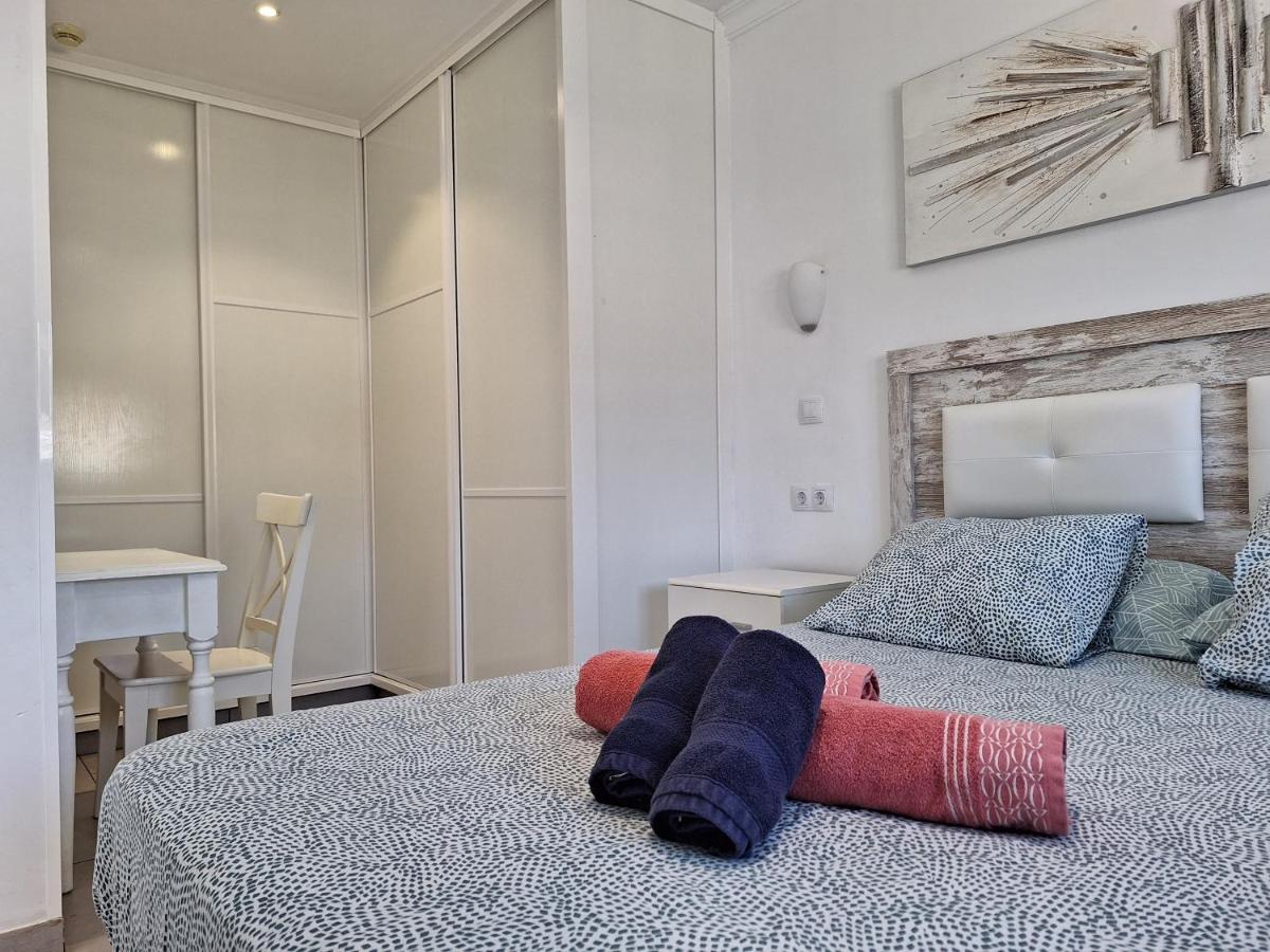 Solaris - Refurbished, Top Floor, Sea Views Puerto Rico  Esterno foto