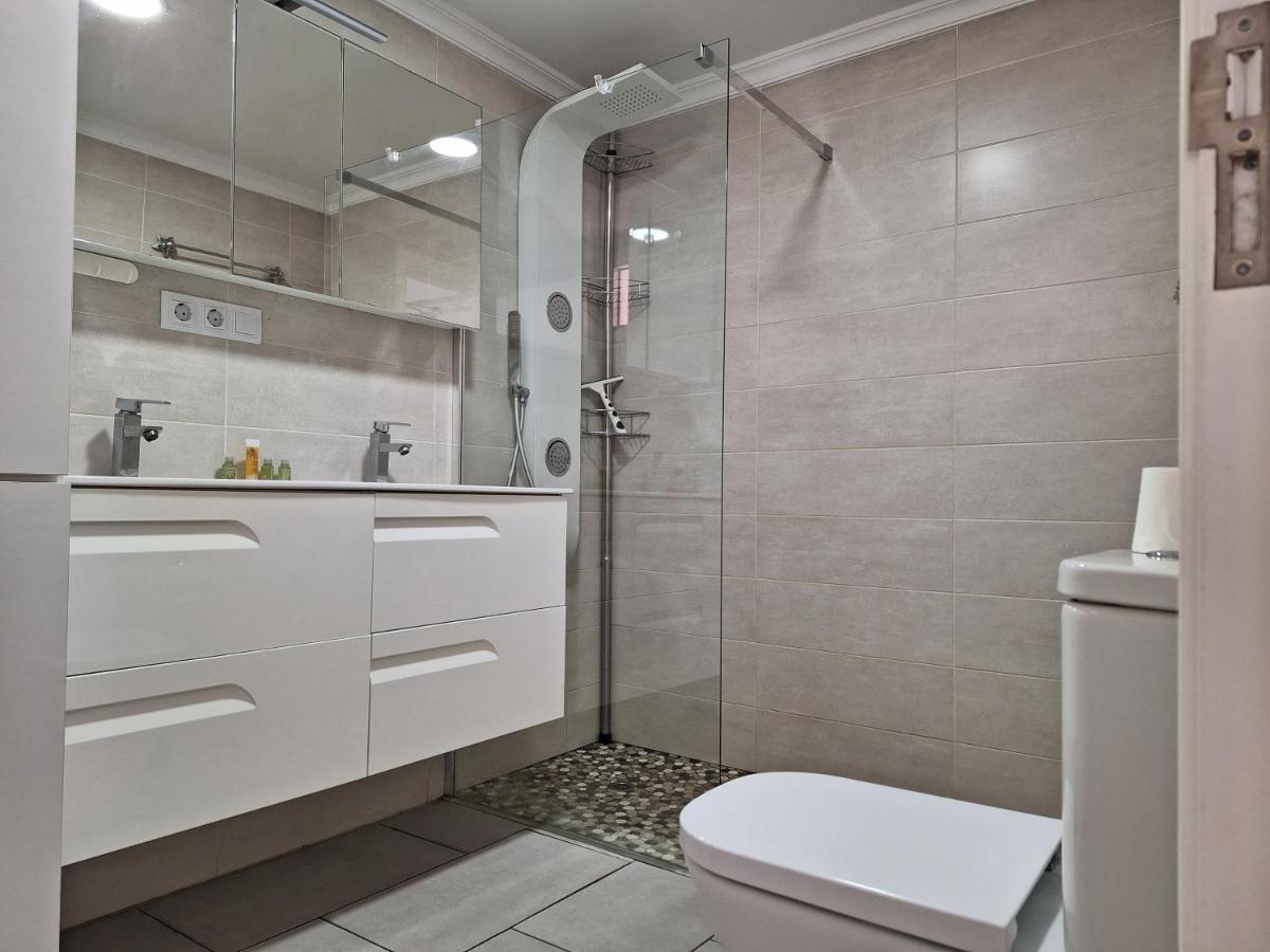 Solaris - Refurbished, Top Floor, Sea Views Puerto Rico  Esterno foto