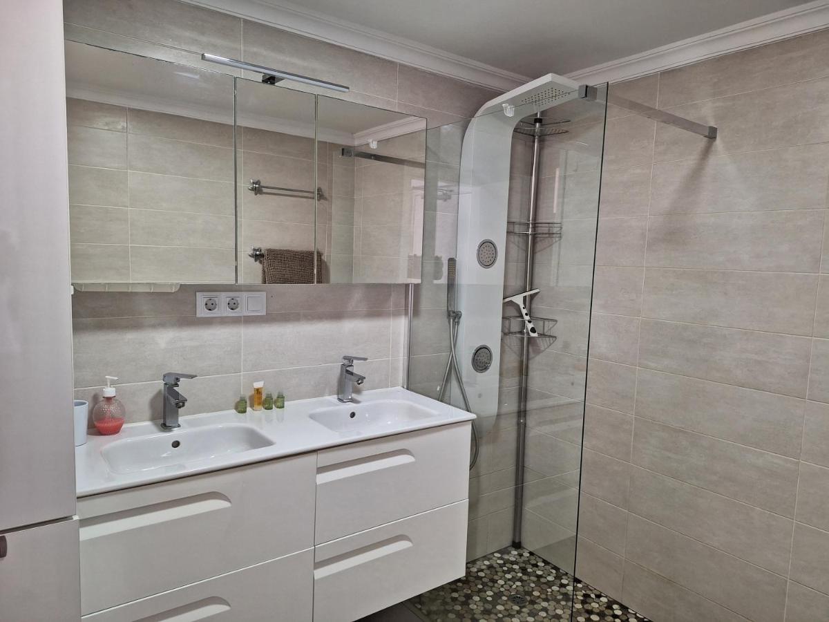 Solaris - Refurbished, Top Floor, Sea Views Puerto Rico  Esterno foto